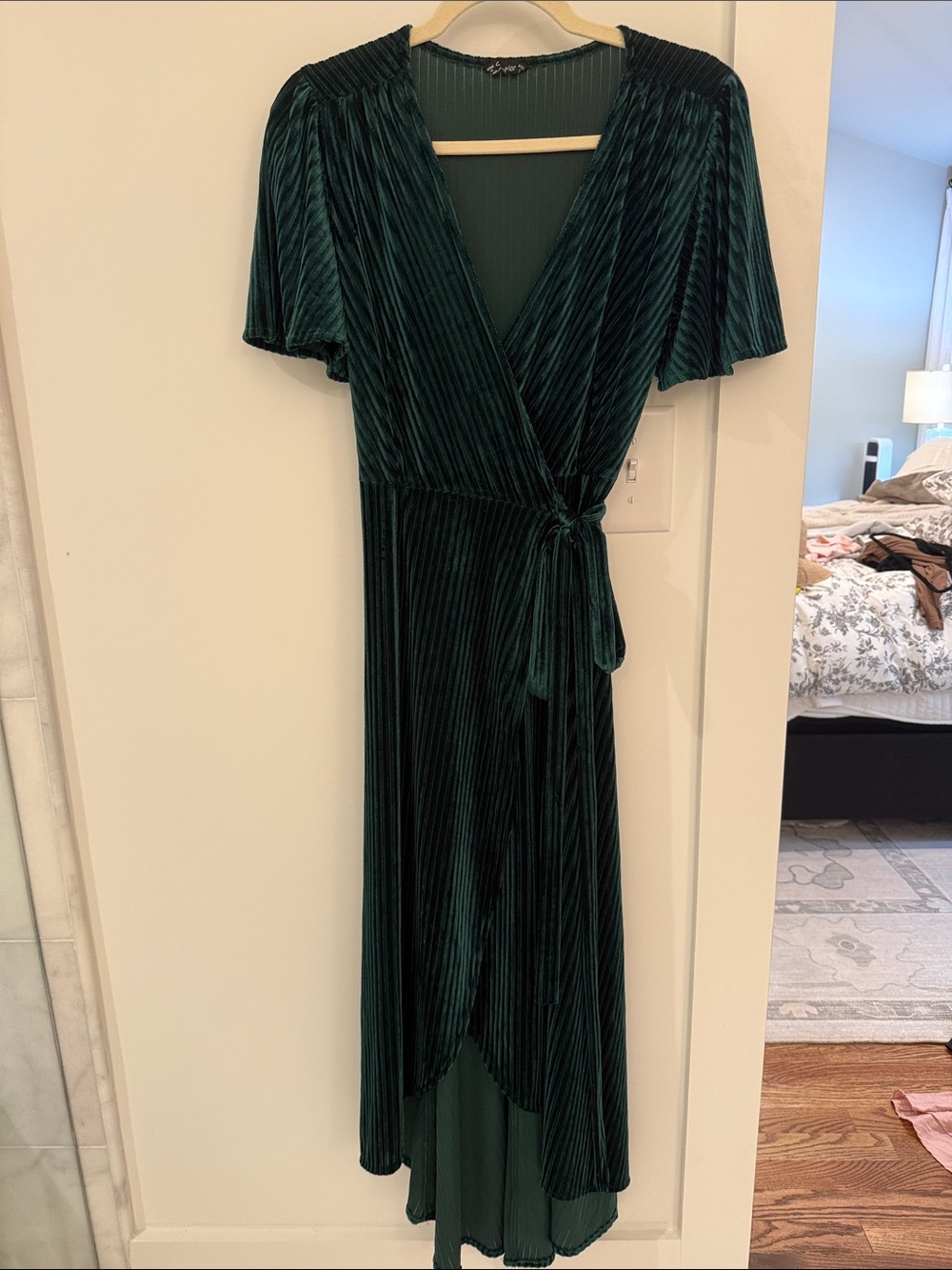 Wrap Velvet Midi Dress in Deep Green Size Small